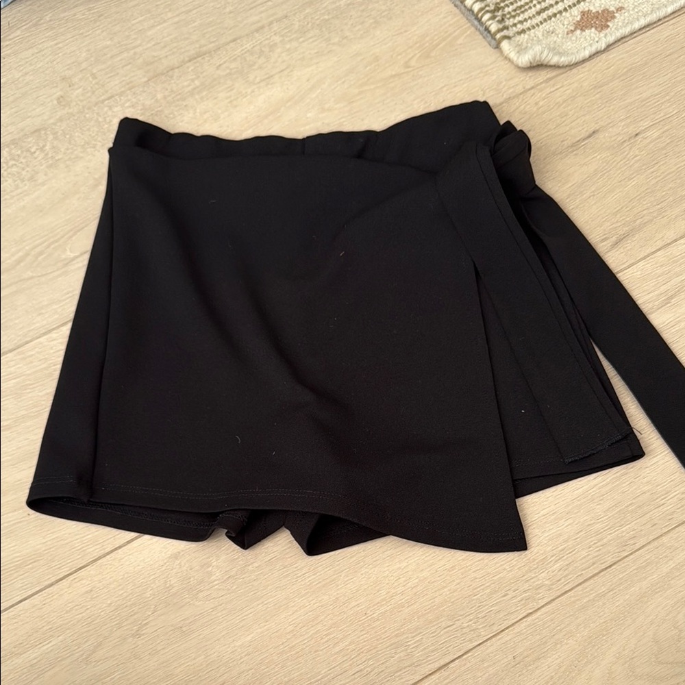 Blue Blush Black Women's Skorts